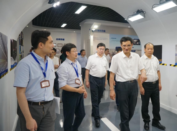 浙江省委常委、統戰部部長熊建平（右二）、金華市委書記陳龍（中），浦江縣委書記程天云（右）